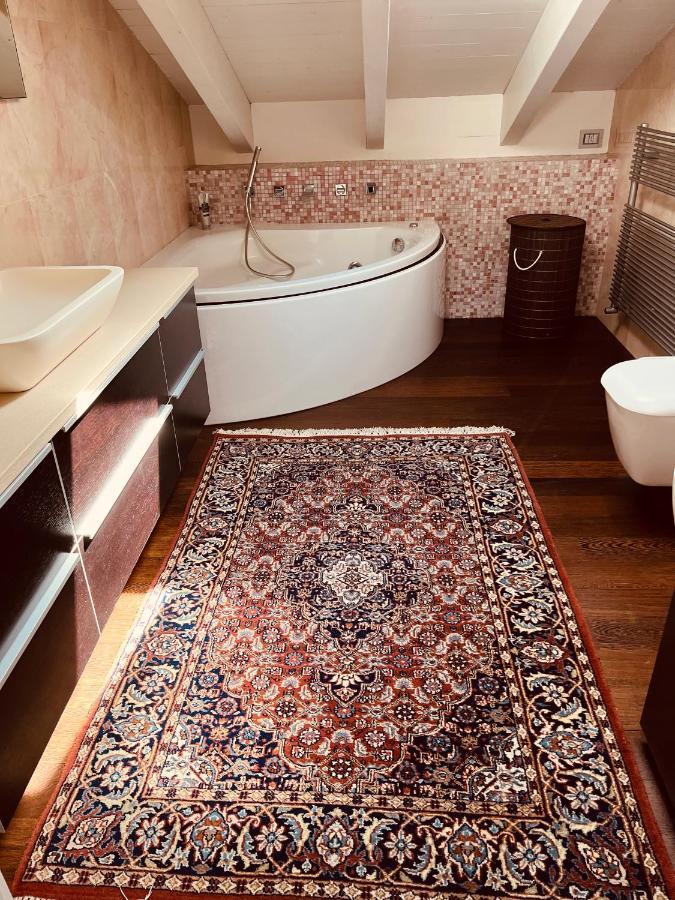 Appartamento Incantevole A Piacenza Bagian luar foto